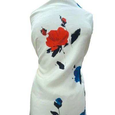 Scampolo di raso di seta coprente fantasia floreale mannquin 6