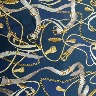 Scampolo in raso di pura seta d'Alta Moda fantasia astratta con cinture e catene 2