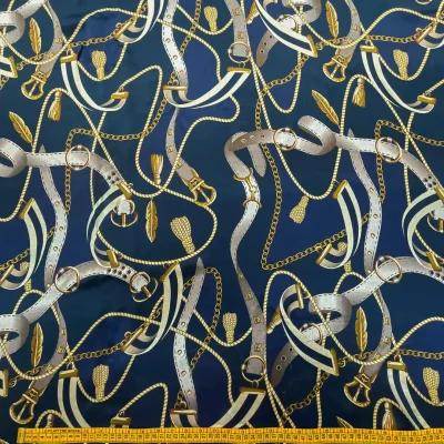 Scampolo in raso di pura seta d'Alta Moda fantasia astratta con cinture e catene 4