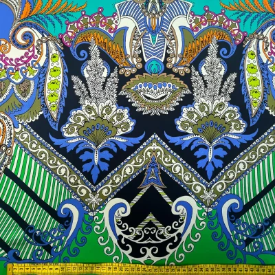 Scampolo di tessuto in raso di seta fantasia esotica 5