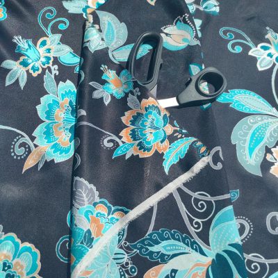 Scampolo alta moda stile floreale in raso leggero di pura seta made in italy 3