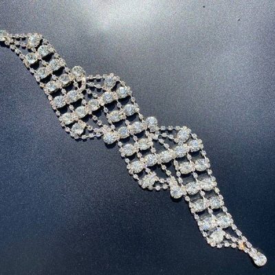 Applicazione per abiti eleganti a catena di strass