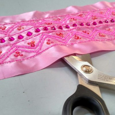 Balza in raso con perline e paillettes rosa e fucsia 2