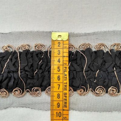 Balza in tulle con inserti dorati nero 2