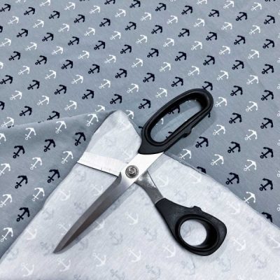 Maglina di cotone a fantasia di ancore bianche e blu 3