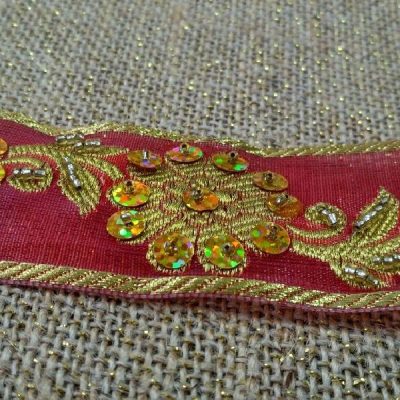 Nastro con paillettes e decorazioni floreali in stile liberty rosso e oro 2