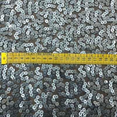 Paillettes tonde grigie su base tulle nero elasticizzato 4