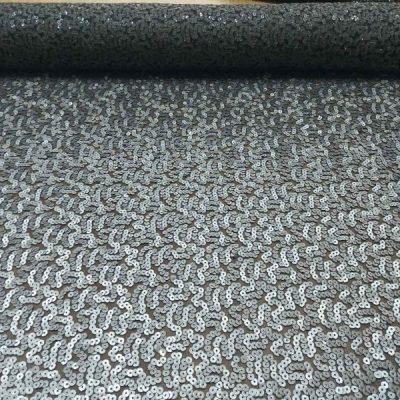 Paillettes tonde grigie su base tulle nero elasticizzato 1