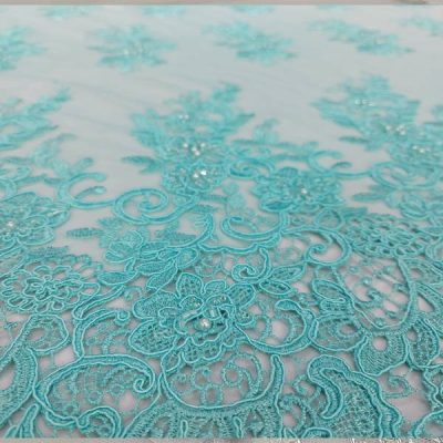 Pizzo su tulle con ricamo macarme acquamarina 4