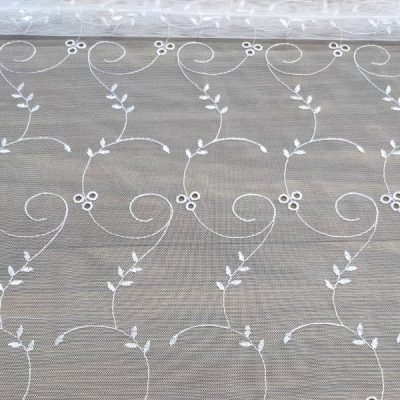 Tessuto per tende raffinato in tulle bianco ricamato 4
