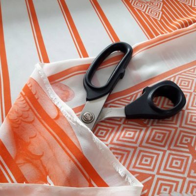 Scampolo di raso di seta made in italy bianco arancio 3