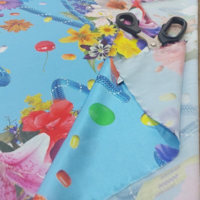 Scampolo in raso di seta elasticizzata floreale alta moda 1