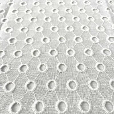 Tessuto per tende moderne al metro con fori ricamati variante bianco