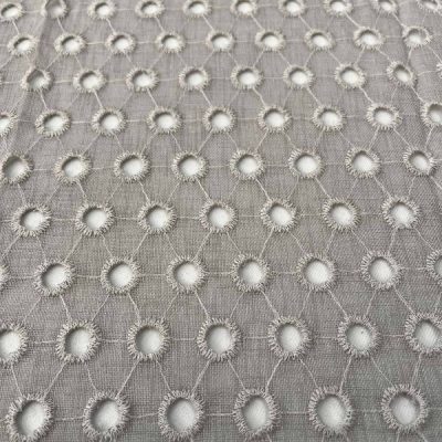 Tessuto per tende moderne al metro con fori ricamati variante grigio scuro