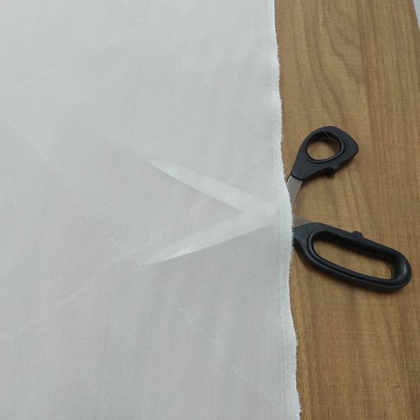 Tessuto per tende in crepe Fischbacher bianco a rombi - Alt. 300 cm - immagine 3