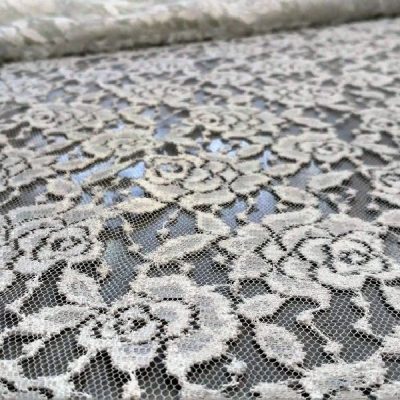 Tendaggio in pizzo decorato a fiori - bianco ottico