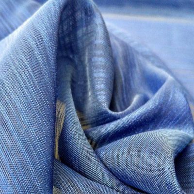 Tendina rifinita a crochet Q blu 3