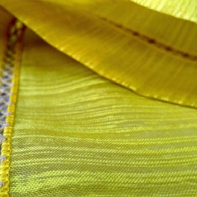 Tendina rifinita a crochet giallo 2