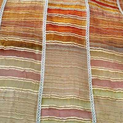 Tessuto per tende a vetro in organza bordato a crochet al metro con quadri e righe multicolore colori caldi