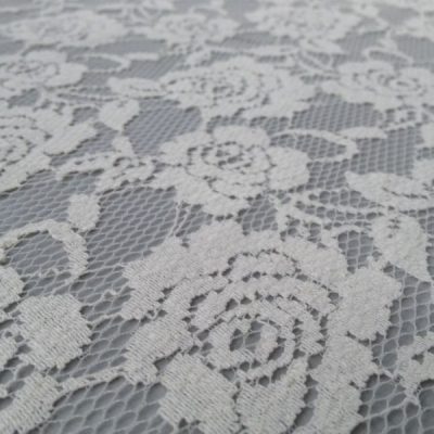 Pizzo ricamato motivo floreale beige bianco 4