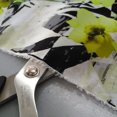 Tessuto abbigliamento a fantasia geometrica e floreale 2