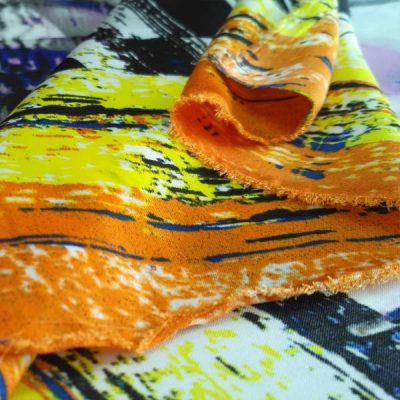 Tessuto abbigliamento in raso fantasia moderna 6