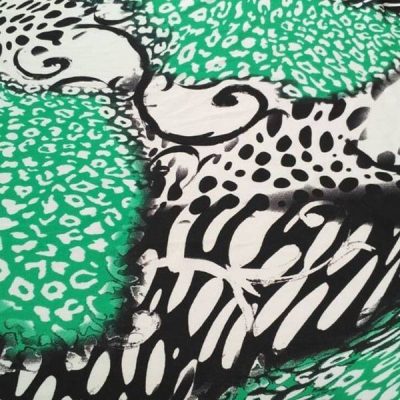 Tessuto abbigliamento maculato e floreale 3
