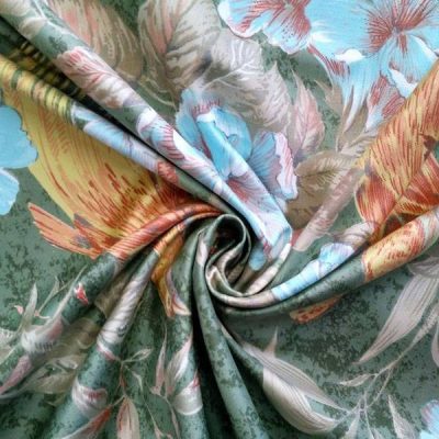 Misto cotone in stile rococ&ograve; fantasia a fiori e volatili - verde antico Alt.160cm