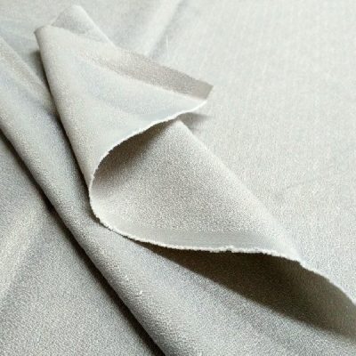 Tessuto arredo misto cotone trama elegante grigio argento al metro piega