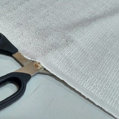 Tessuto arredo misto cotone elegante con trama luminosa in rilievo al metro argento forbici