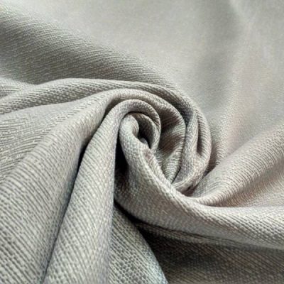 Tessuto arredo misto cotone elegante con trama luminosa in rilievo al metro argento arricciato