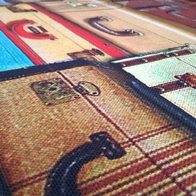 Tessuto per arredamento e tovaglie in cotone con fantasia con valigie bon voyage al metro 4