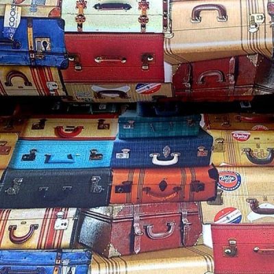 Tessuto per arredamento e tovaglie in cotone con fantasia con valigie bon voyage al metro 1