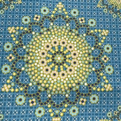 Tessuto d'arredo a mandala effetto mosaico su sfondo azzurro 2