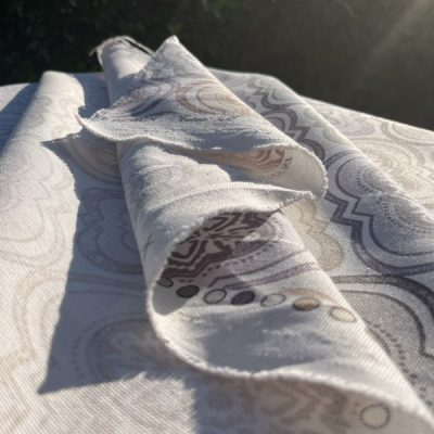 Tessuto d'arredo con fantasie arabesche colori neutri 3