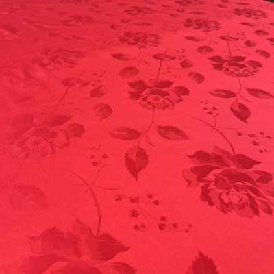 Tessuto d'arredo con rose brillanti tono su tono rosso puro 1