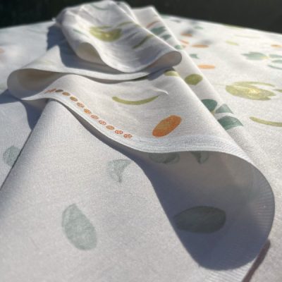 Tessuto d'arredo esplosione floreale verde e arancione 3