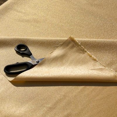 Tessuto multiuso oro giallo in lam&egrave; 1