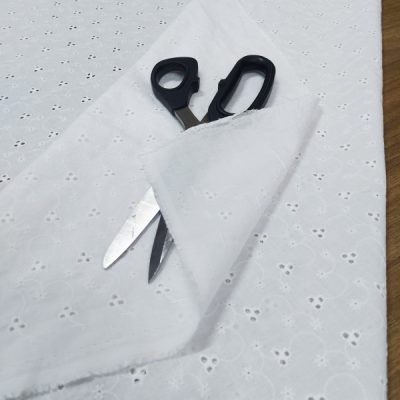 Tessuto da abbigliamento Sangallo bianco 1