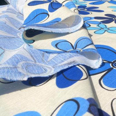Tessuto da arredo fiori azzurri fuori dalle righe 2