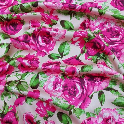 Tessuto fantasia floreale su sfondo rosa cipria Alt.145cm
