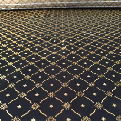 Tessuto da abbigliamento con fantasia geometrica elegante a rombi oro/nero Alt.160cm