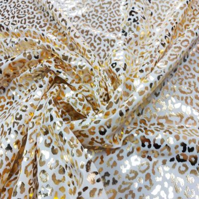 Tessuto da abbigliamento fantasia leopardo oro su sfondo bianco Alt.140cm