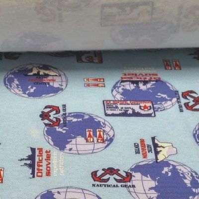 Tessuti in felpa invernale con fantasia viaggio mappamondo colori freddi 2