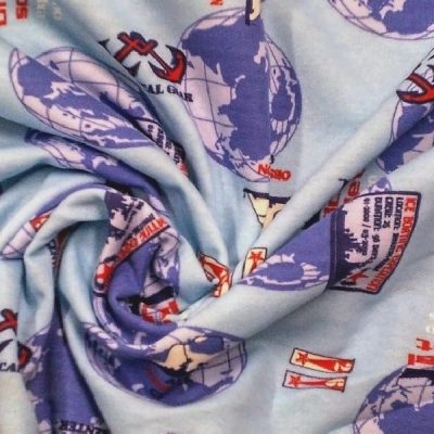 Tessuti in felpa invernale con fantasia viaggio mappamondo colori freddi 1