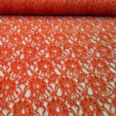 Tessuto in pizzo con rose in rilievo colore arancione al metro rotolo, complessivo