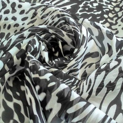 Scampoli chiffon pura seta con fantasia animalier - bianco e nero Alt.140 cm