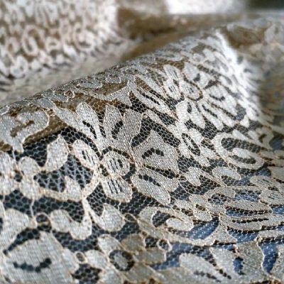 Pizzo fantasia floreale - cipria Alt.145cm