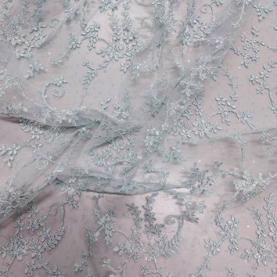 Pizzo con ricami floreali e paillettes 2