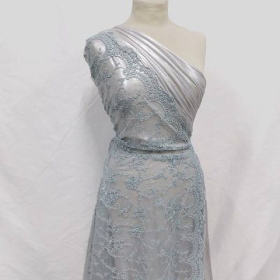 Pizzo con ricami floreali e paillettes 5